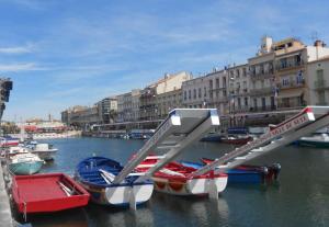 Classé 3 Etoiles Charmant Appartement Cosy sur Sète proche de toutes commodités, Parking Privé