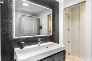 Elegant apartment in historic center by REMS