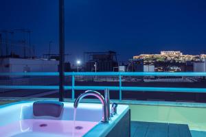 Acropolis View Mini Sky Suite & Hot Tub