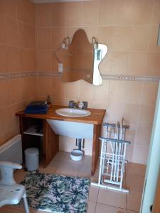B&B / Chambres d'hotes B AND B Chambres d-Hotes Les Falaises : photos des chambres