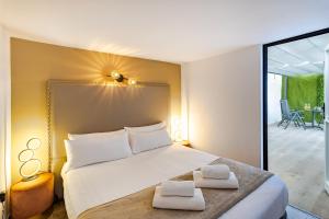 Casa BOSS Modern Villa with Studio Pool and Air Conditioning