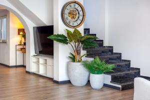 Casa BOSS Modern Villa with Studio Pool and Air Conditioning