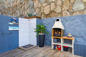 Casa BOSS Modern Villa with Studio Pool and Air Conditioning