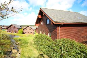 Holiday lodge, on-site watersports, Retallack Resort