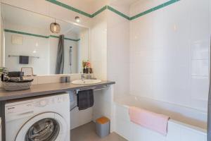 2 seperate Full Apartments 5 BR Rooftop