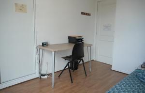 Sejours chez l'habitant chambre privee POUR FEMME UNIQUEMENT dans appartement a partager - spatieux - 15 minutes Paris : photos des chambres