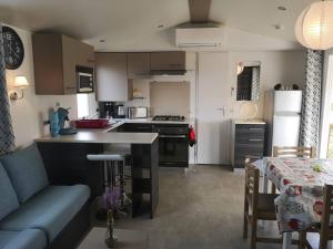 CHEZ LOLO MH 3CH 2SDB CLIM 8p VUE CHAMPS EMPLACEMENT CALME