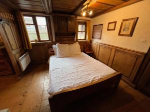 Appartements Gite de l'Ortenbourg - mobilier d antiquaire : photos des chambres