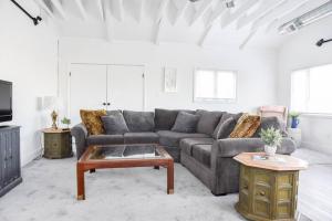 Large 2 Bedroom Great Location Close to Everything - 3hvězdičkové hotely ve městě Pittsburgh