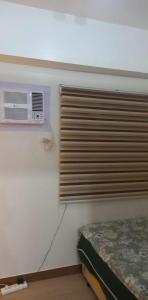 1 Bedroom Cozy Condo Unit with Netflix & Free Wifi in Trees Residences