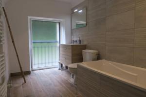 Villas Belle maison entierement renovee avec jardin, WIFI, a 400m de la mer a ST QUAY-PERROS - Ref 871 : photos des chambres