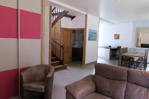 Villas Belle maison entierement renovee avec jardin, WIFI, a 400m de la mer a ST QUAY-PERROS - Ref 871 : photos des chambres