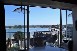 Appartement entièrement rénové avec SUPERBE VUE sur la Baie Sainte-Anne à TREGASTEL - Ref 96