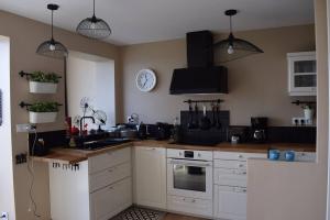 Appartement entièrement rénové avec SUPERBE VUE sur la Baie Sainte-Anne à TREGASTEL - Ref 96