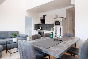 SYMPHONY Apartments 41 - Modern Loft with Terrace and Grill in Central Location