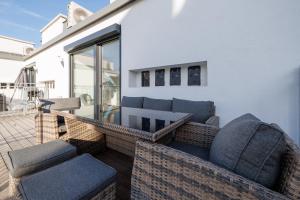 SYMPHONY Apartments 41 - Modern Loft with Terrace and Grill in Central Location