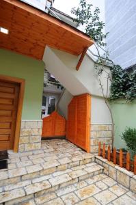 Near Center Apartments 1