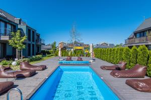 PRIVATE APARTMENT WITH TERRACE AND SWIMMING POOL