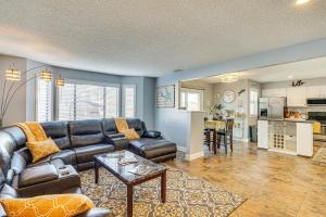 3 Mi to Boat Ramp Osage Beach Condo with Grill!