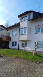 Helle schöne Dachgeschosswohnung mit Balkon