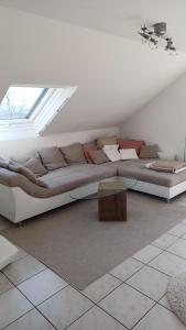 Helle schöne Dachgeschosswohnung mit Balkon