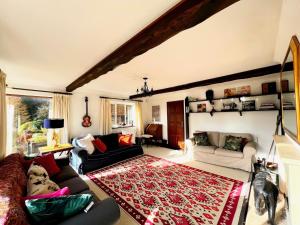 Eclectic Hilltop House - Panoramic Views of the South Downs
