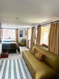 Eclectic Hilltop House - Panoramic Views of the South Downs