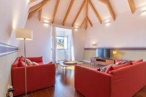 King bed suite, loft with 3WC, AC & self-check-in.