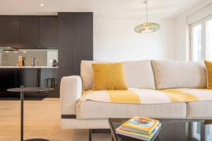 Smart Flat River views & NTFlix by Homeful Homes