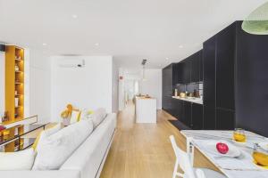 Smart Flat River views & NTFlix by Homeful Homes