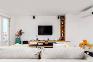 Smart Flat River views & NTFlix by Homeful Homes