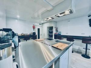 Apt 11 Seaside Serenity Chic Studio Steps to Beach