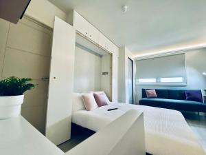 Apt 12 Luxury Living Chic Studio Steps from Beach