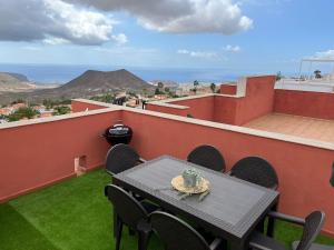 Cozy two-bedrooms apartment with big terrace and ocean view