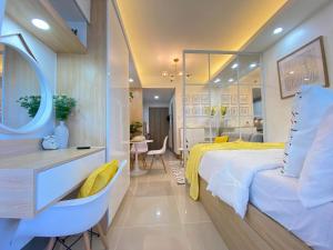 1BR w Balcony near Megamall: The Admiral‘s Lounge