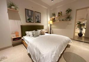 Hazel : Minimalist Apartment