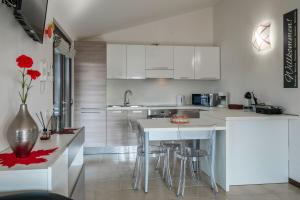 Casa Lugana 15 - Monolocale con piscina fronte lago