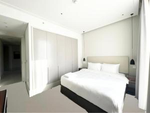 Most City Area Pearl Apartment