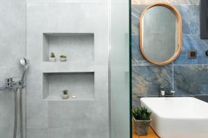 Golden Seashell Apartment