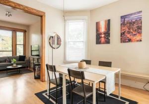 The Roscoe Village Guesthouse