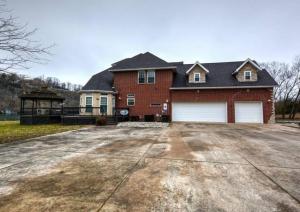 Free Attraction Tickets! Trout Fishing! Private Dock! Large Family Gathering