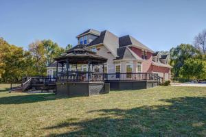 Free Attraction Tickets! Trout Fishing! Private Dock! Large Family Gathering