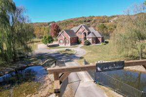 Free Attraction Tickets! Trout Fishing! Private Dock! Large Family Gathering