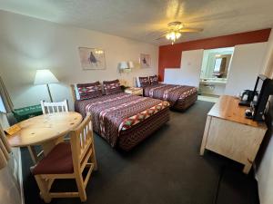 Queen Room room in Vista Del Rio Lodge