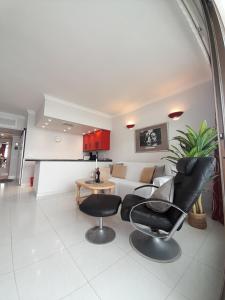 Apartment on the harbor, first line with beautiful sea view in 4 star hotel