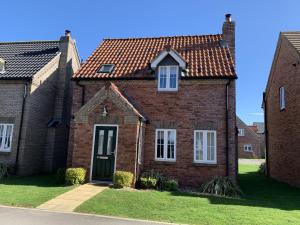 Sea Urchins Cottage at The Bay Filey, sleeps 4-5, 2 dogs welcome for free too
