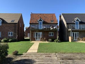 Sea Urchins Cottage at The Bay Filey, sleeps 4-5, 2 dogs welcome for free too - 4-star hotels in Filey