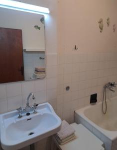 Apartments with parking space Crikvenica - 20724