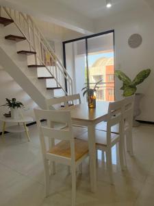 Airport Layover Loft Condo by A&C
