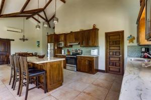 Casa Valencia - Modern Pool Family Luxury Sleeps 8